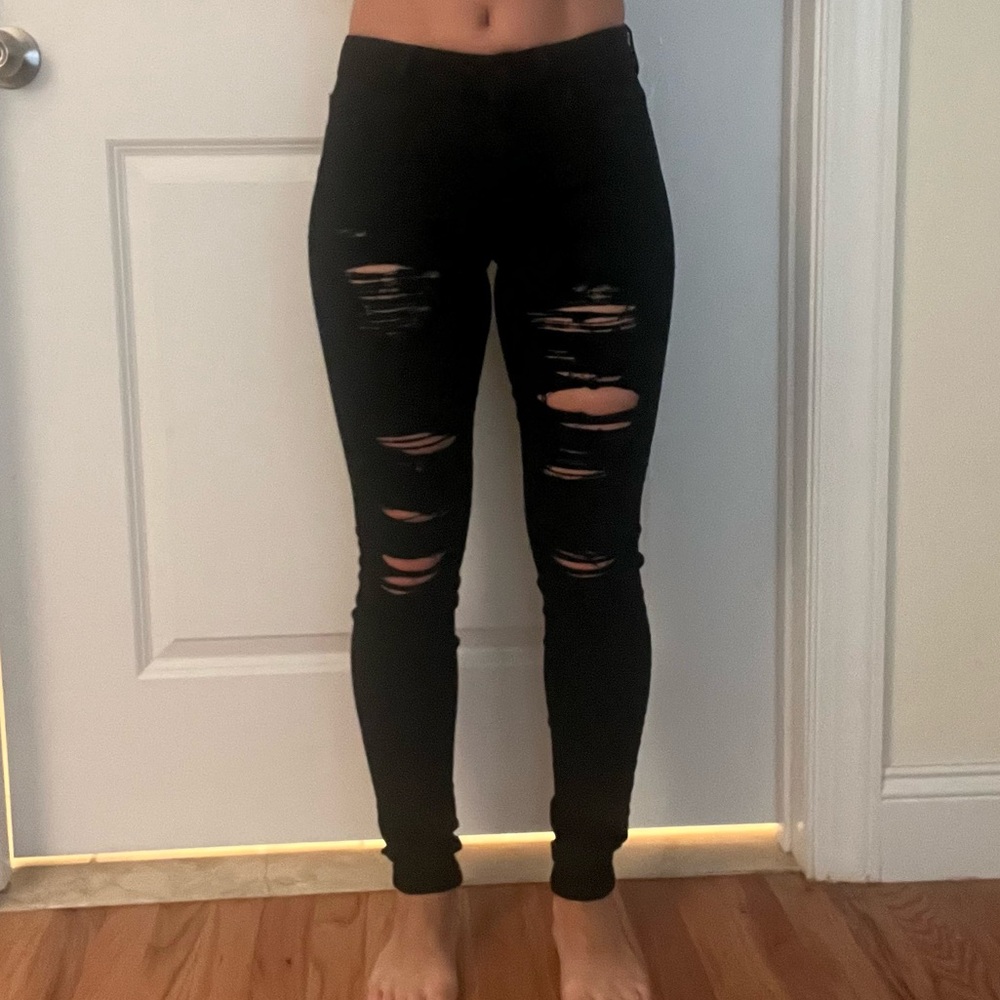 Black Guess ripped jeans